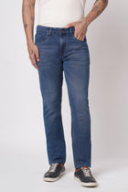 MID BLUE REGULAR WASH STRAIGHT FIT JEANS - Jeans - 250810629